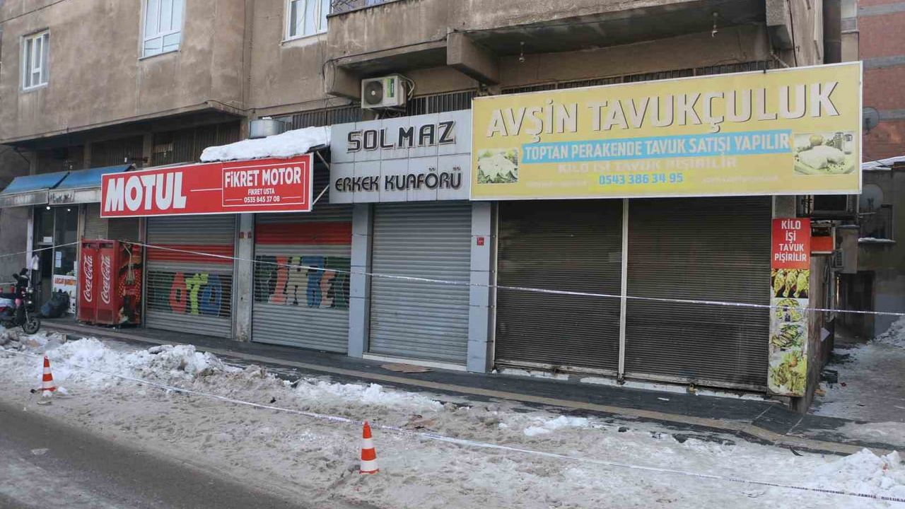 Diyarbakır'da Kolonu Çatlayan Binada 83 Kişi Tahliye Edildi: Sakinler Hırsızlığa Karşı Nöbette