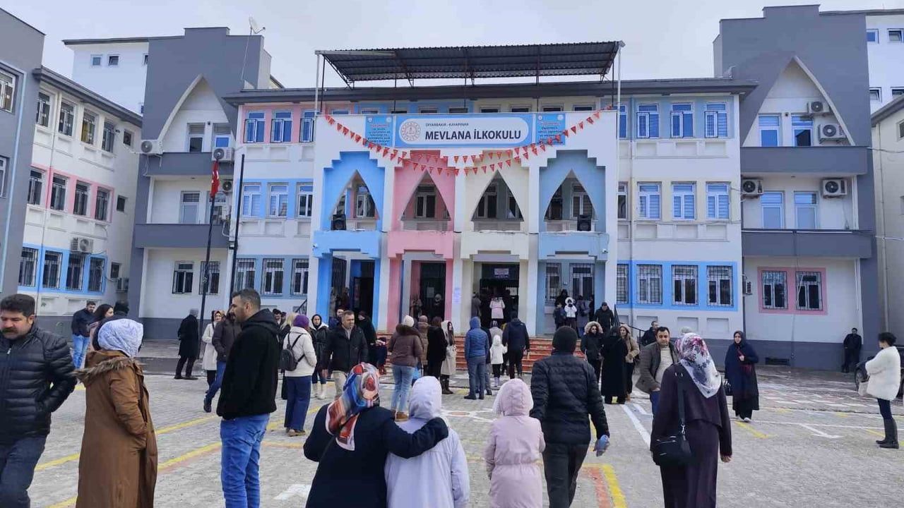 Diyarbakır'da 'Oku Kitabını Al Armağanını' Yarışması Finali Tamamlandı