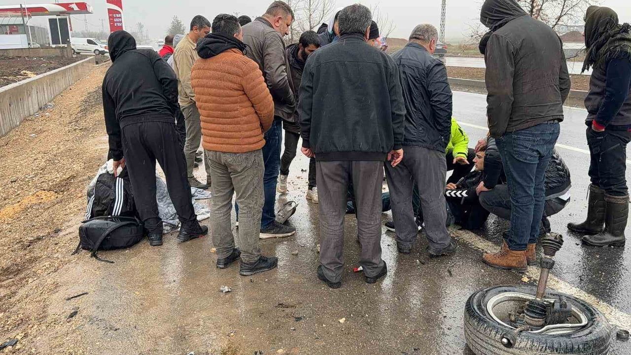 Diyarbakır'da Otomobil Yoldan Çıktı: 2 Kişi Yaralandı