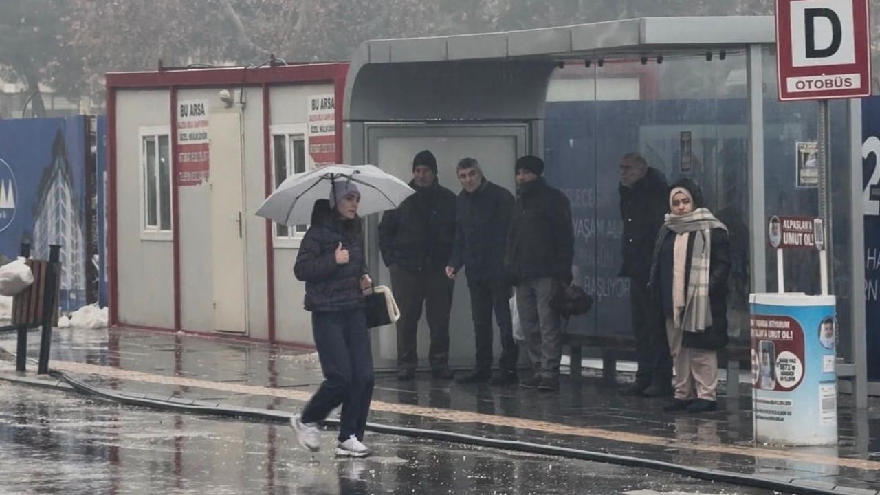 Diyarbakır'da Sağanak Yağış Hayatı Olumsuz Etkiledi