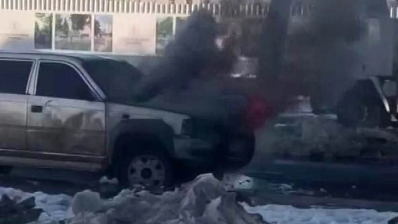 Diyarbakır'da Seyir Halindeki Pikap Alev Aldı — Sürücü Kurtuldu