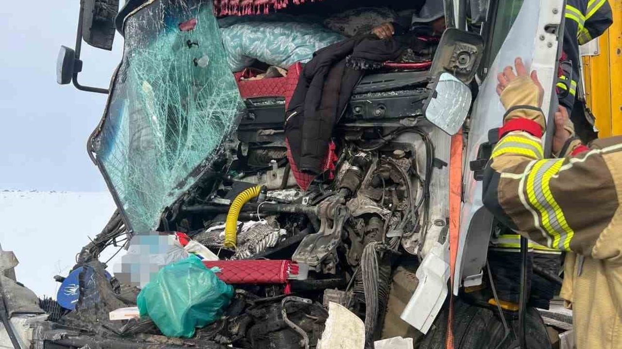 Diyarbakır'da Tır Arkadan Çarptı: 1 Ağır Yaralı