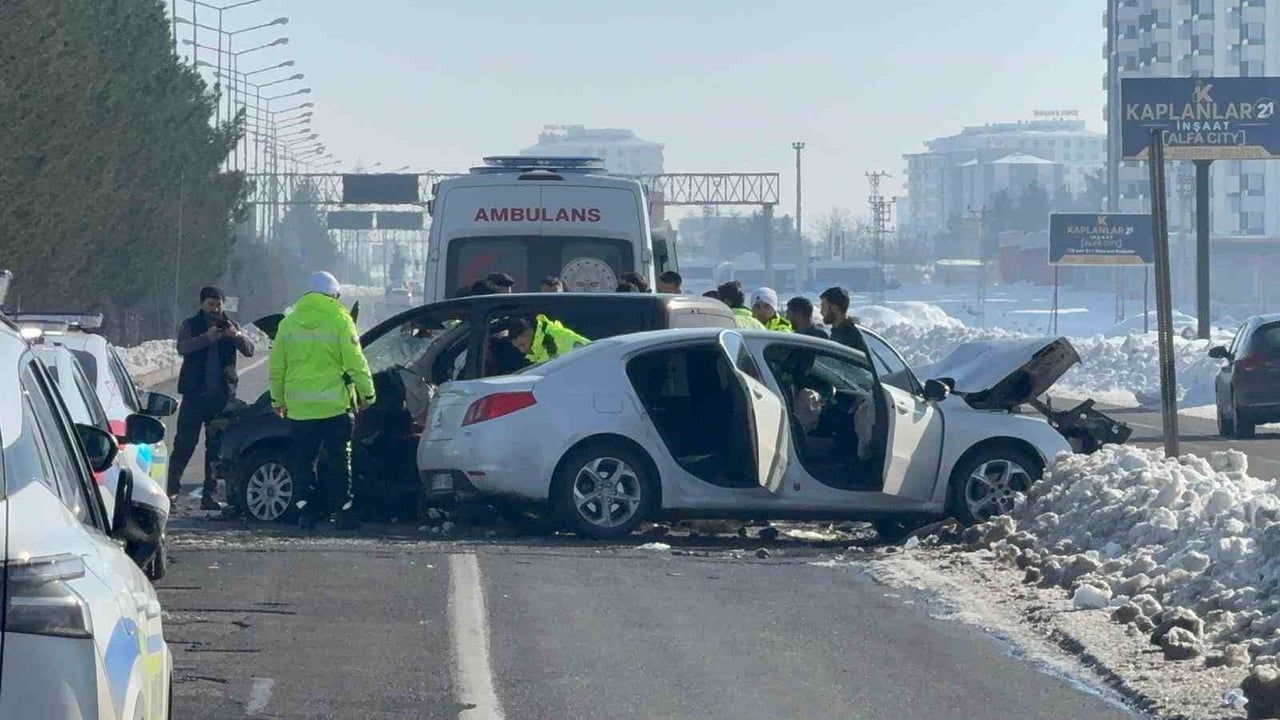 Diyarbakır'da Trafik Kazası: 12 Yaralı