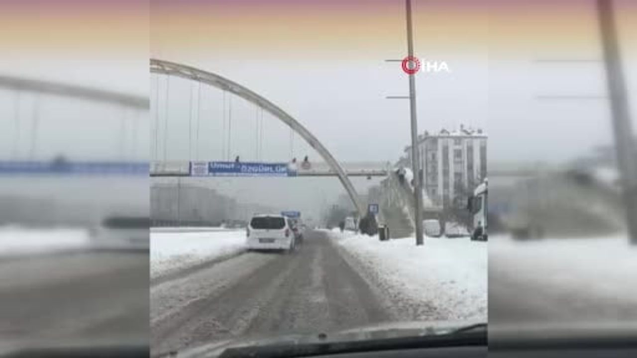 Diyarbakır'da Üst Geçitte Çocuklara Şiddet: O Anlar Kamerada