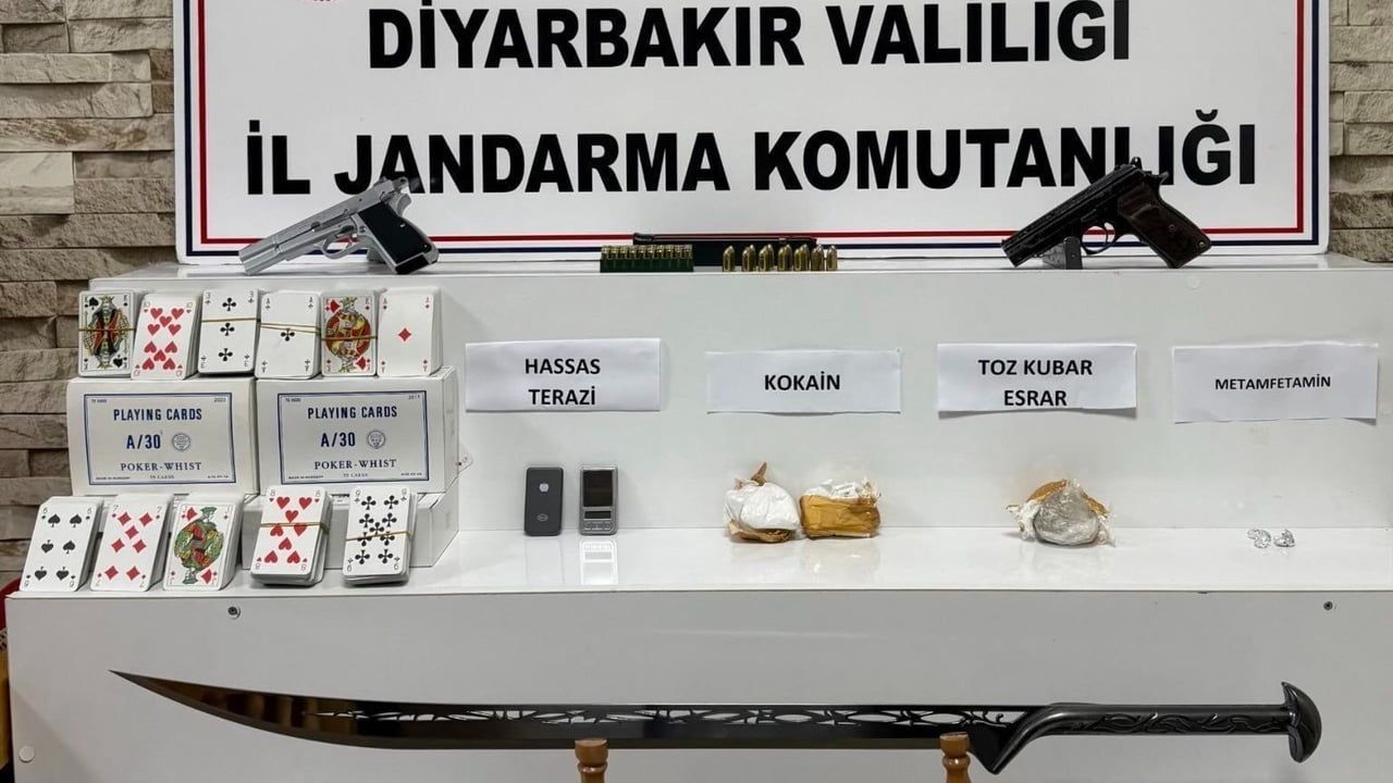 Diyarbakır'da Uyuşturucu Operasyonu: 6 Gözaltı, 2.5 Kilo Esrar ve 100 Gram Kokain
