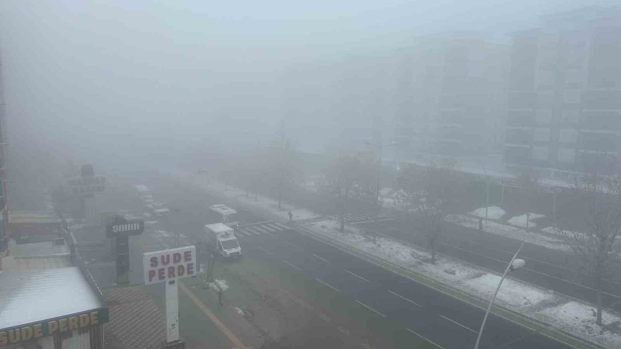 Diyarbakır'da Yoğun Sis Ulaşımı Aksattı, Uçuşlar İptal