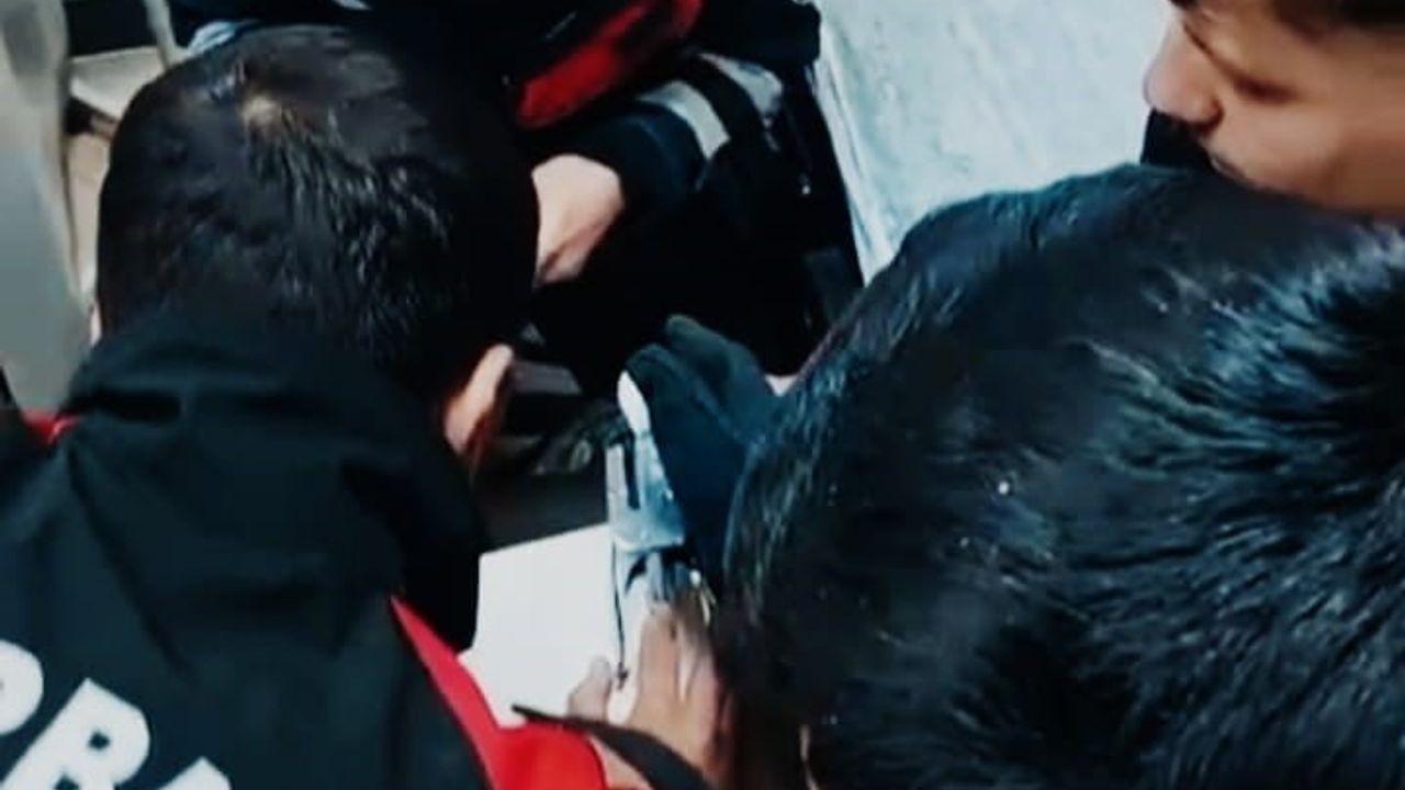 Diyarbakır'da Zımbaya Sıkışan Parmağı İtfaiye Kurtardı