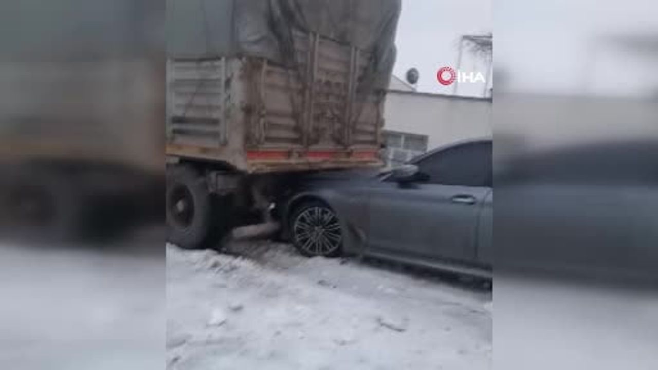 Diyarbakır’da Zincirleme Kaza: 3 Tır ve 2 Araç Çarpıştı, 2 Yaralı