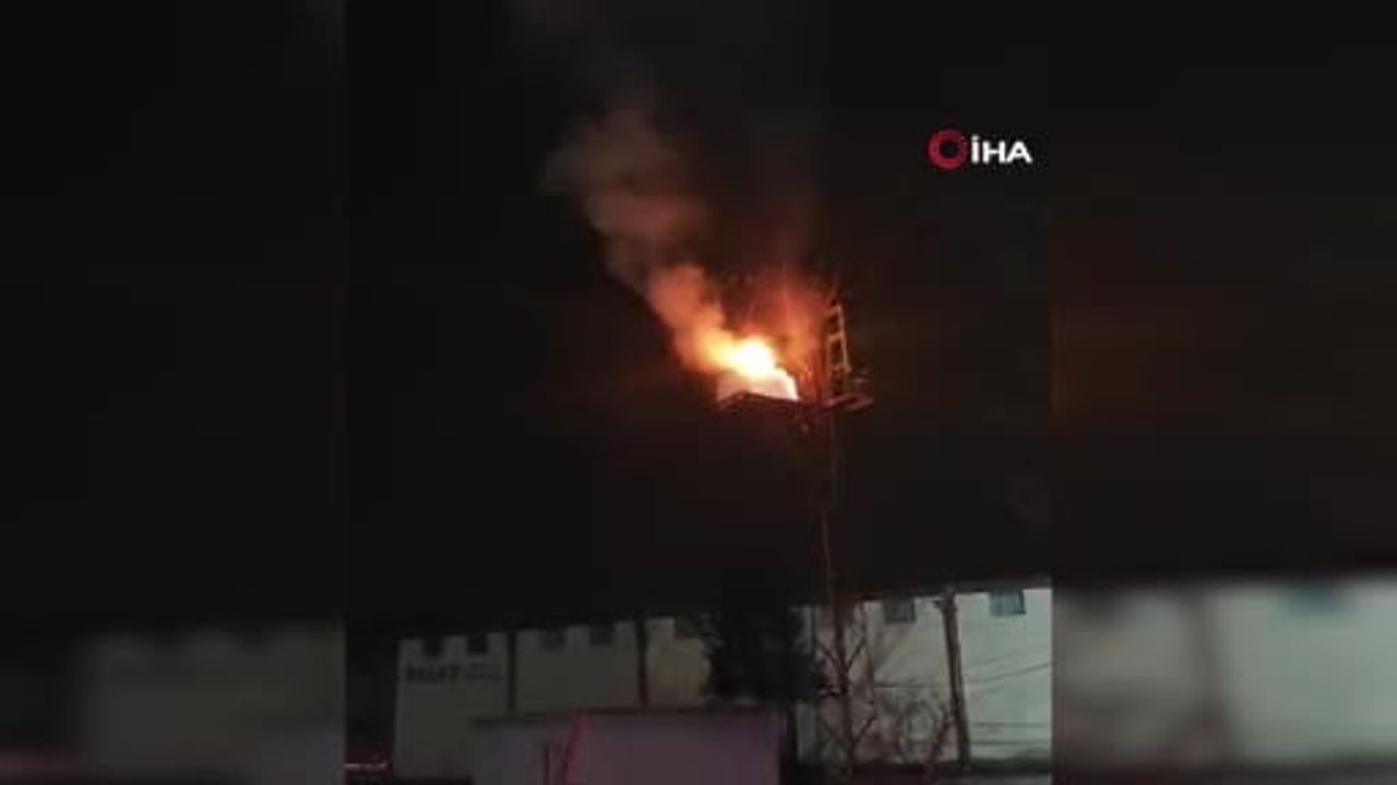 Diyarbakır Sur'da Elektrik Panosu Alev Alev Yandı — Kısa Sürede Onarıldı