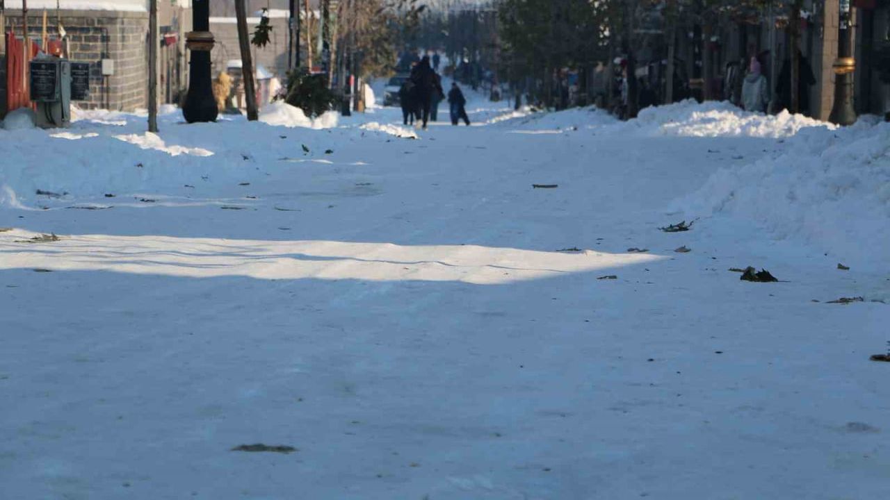 Diyarbakır Sur'da Esnaftan Belediyeye Kar Tepkisi