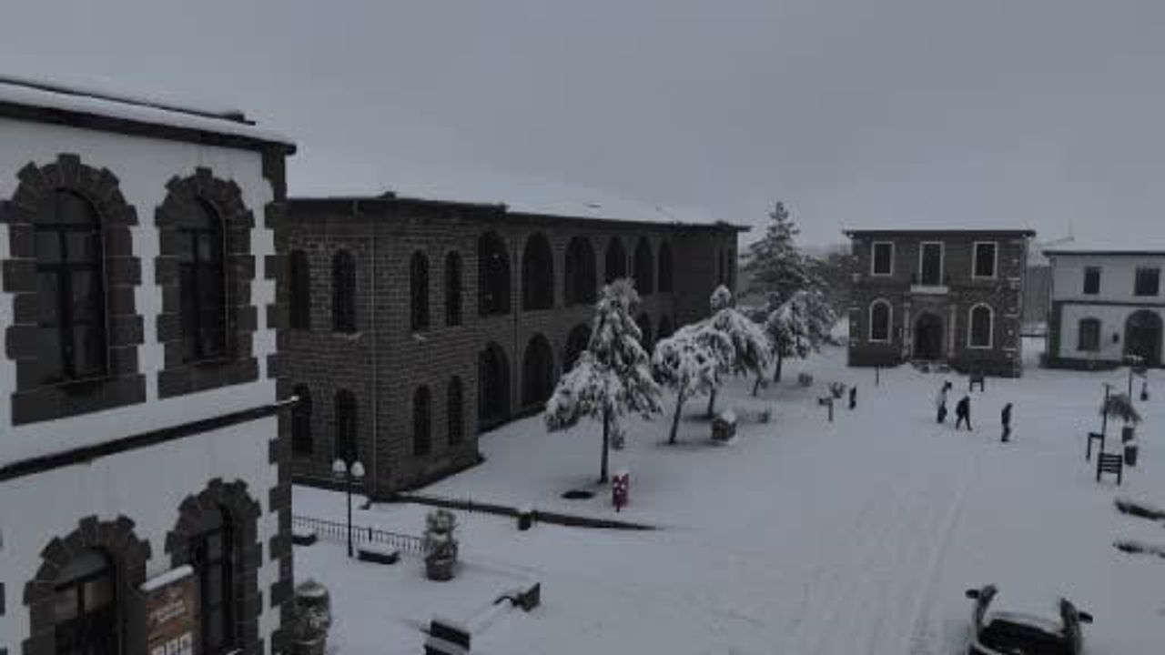 Diyarbakır Sur'da Kar Manzarası: 10 Bin Yıllık Kent Dronla Görüntülendi