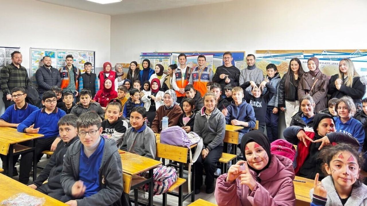 DPÜ Şaphane MYO, Gediz'de 'Tutum, Yatırım ve Türk Malları Haftası' Etkinliği