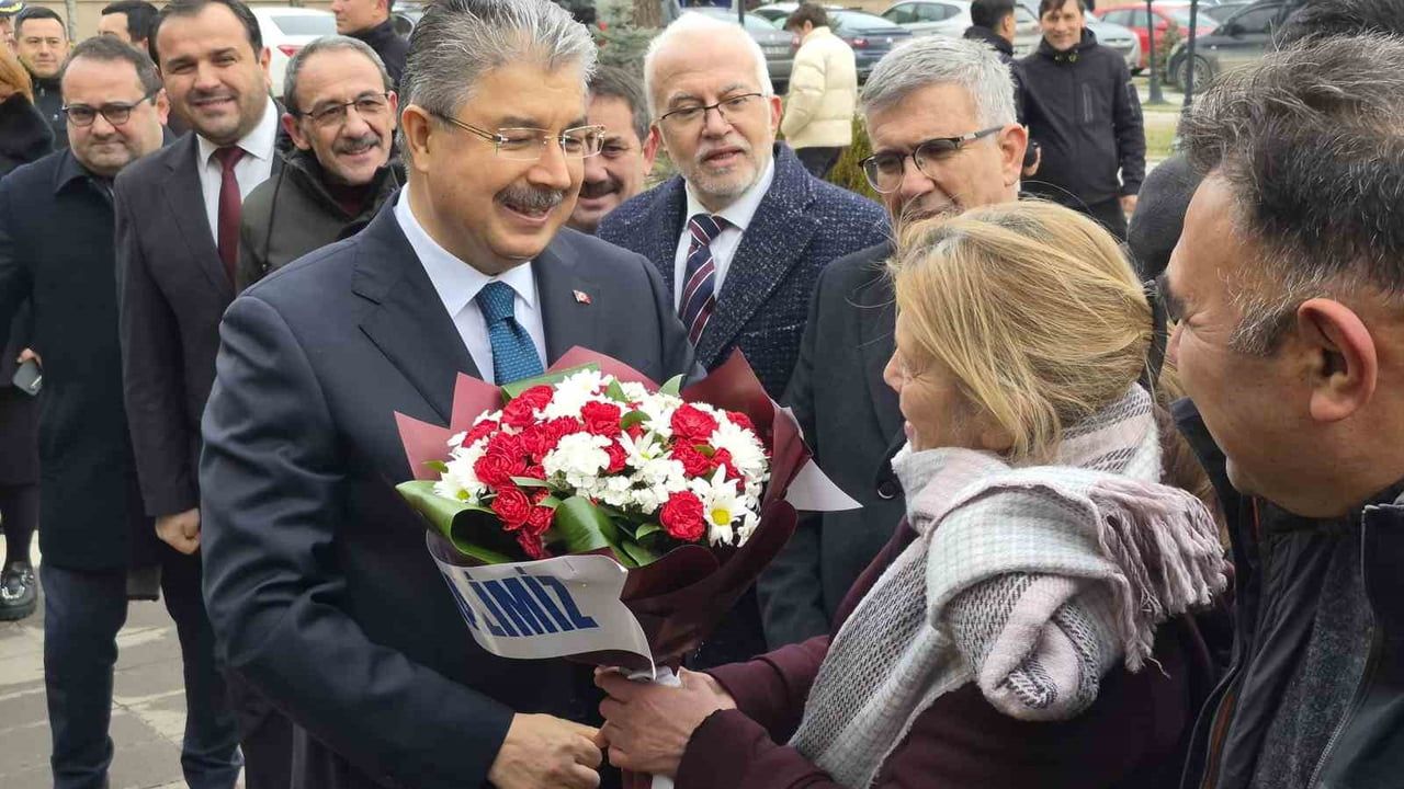 Dr. Erdinç Yılmaz Eskişehir Valiliği'ne Atandı ve Göreve Başladı