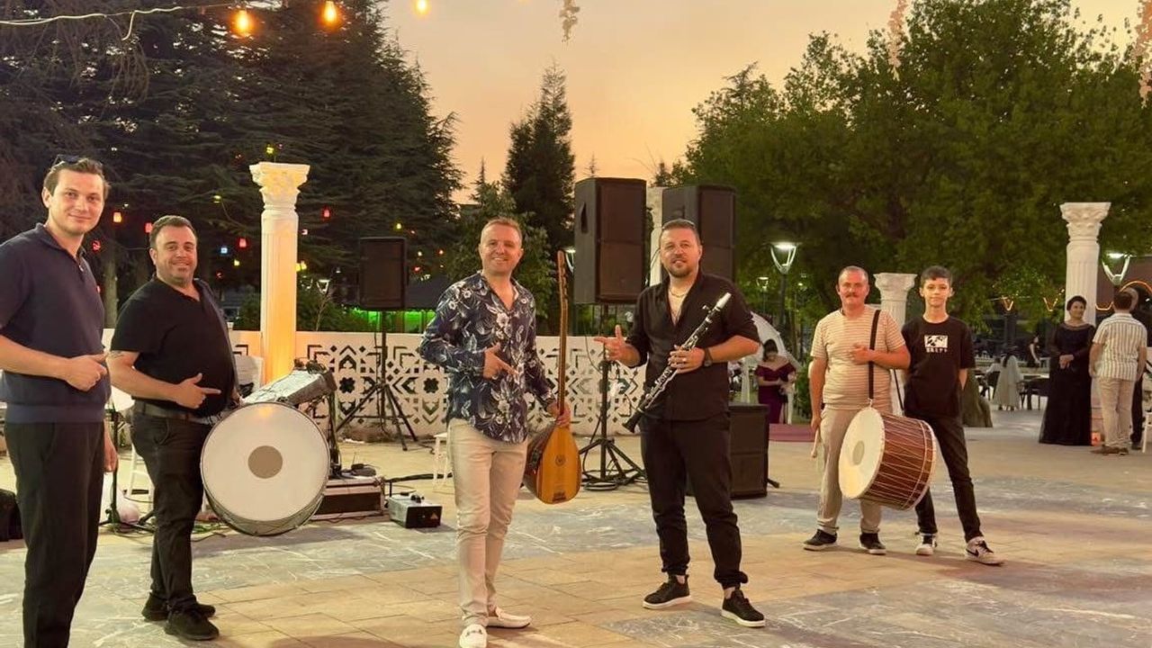 Düğünlerde Minimalist Dönüş: 2025'te Kır ve Sokak Düğünlerine Talep Arttı