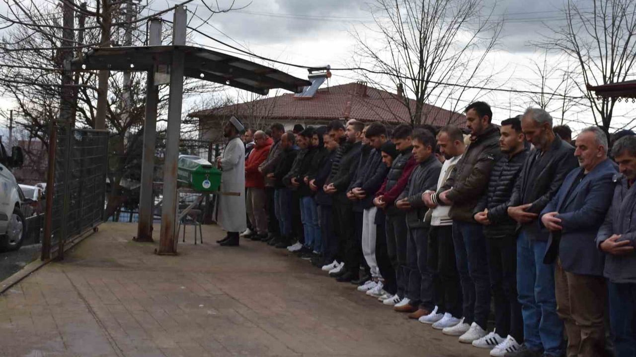 Düzce Akçakoca'da Tüfekle Vurulan 22 Yaşındaki Hakan Şahin Defnedildi