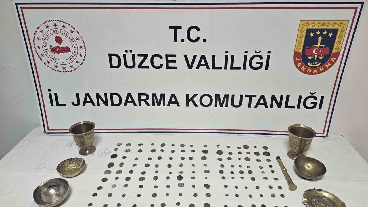 Düzce'de 143 Parça Tarihi Eser 120 Bin Dolara Satılmak İsterken Yakalandı