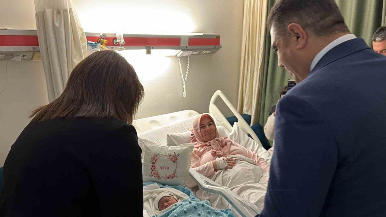 Düzce’de 2025’in Son Bebeği Berra, 2026’nın İlk Bebeği Asya Dünyaya Geldi