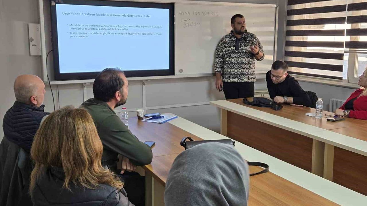 Düzce’de Değerlendirme Semineri: Öğrenci Gelişimi ve Maarif Modeli