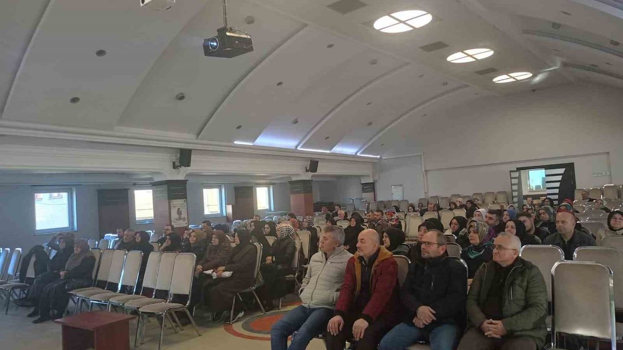Düzce'de Diyanet'in Umre Hazırlık Kursu: Kutsal Topraklara Gideceklere Bilgilendirme