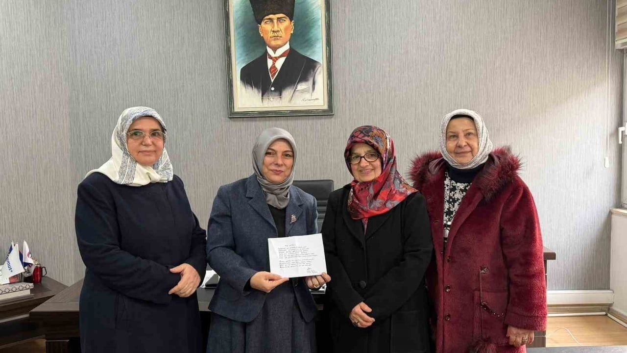 Düzce'de Emekli Öğretmenlerden Gülşen Özer'e Ziyaret