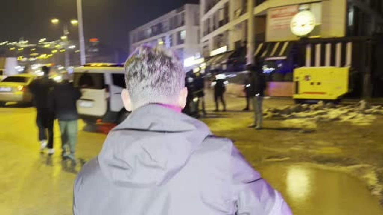 Düzce'de Gazetecilerden Polislere Yeni Yıl Çikolata Sürprizi