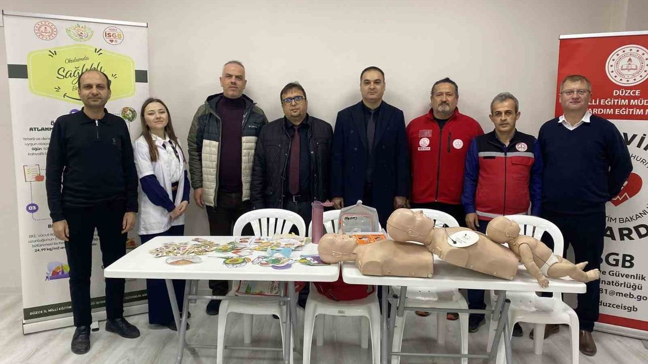 Düzce'de İlkokul Öğrencilerine Sağlık Okur Yazarlığı Eğitimi