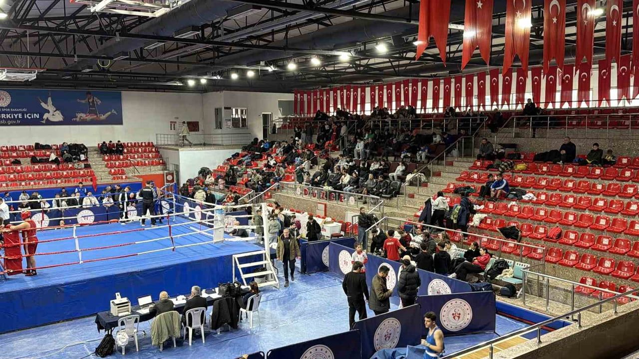 Düzce'de Kadir Çengel Boks Turnuvası — 160 Sporcu, Buse Naz'dan Destek