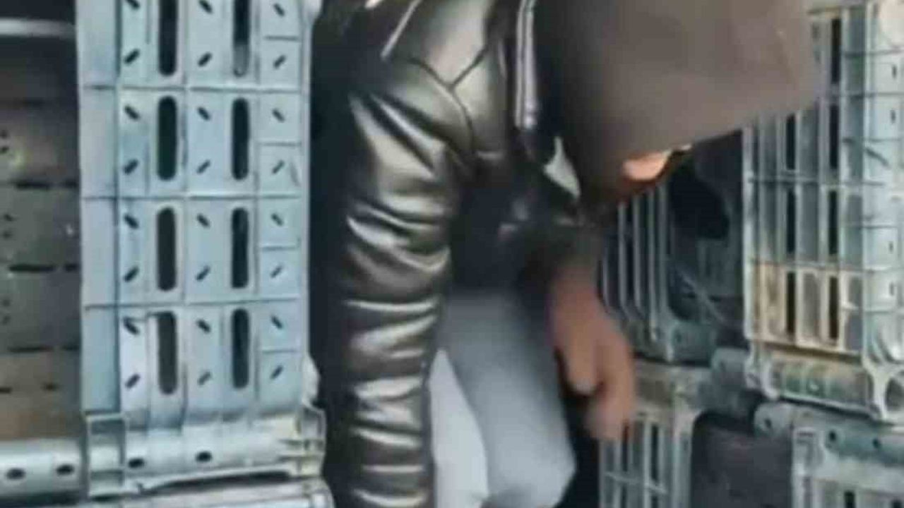 Düzce'de kamyon kasasında 14 düzensiz göçmen yakalandı, 3 şüpheli tutuklandı