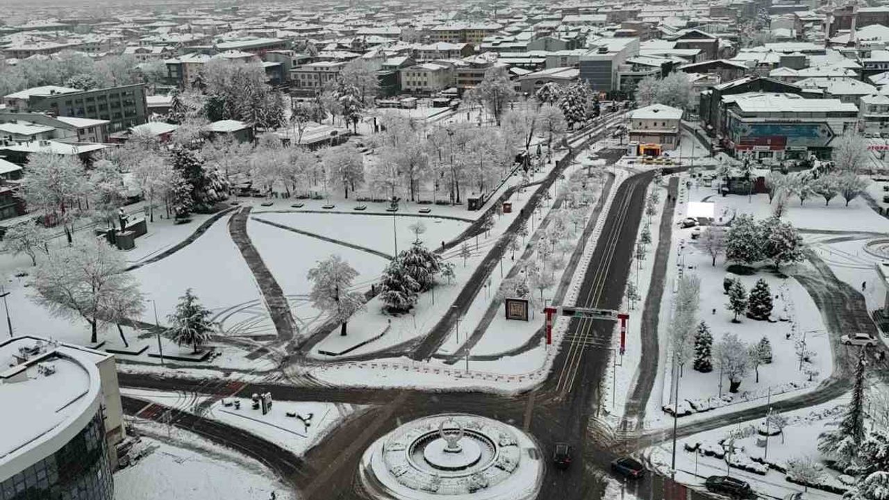 Düzce'de Kar Yağışı Kartpostallık Görüntüler Oluşturdu