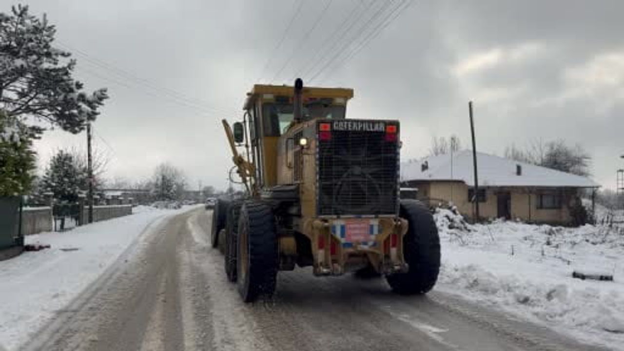 Düzce'de Karla Mücadele: Belediye Ekipleri Sahaya İndi
