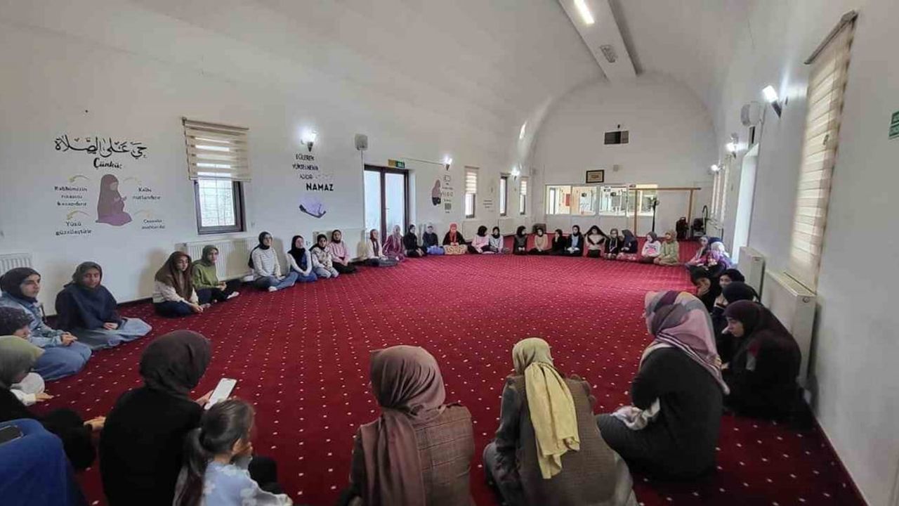 Düzce'de Ortaokul Öğrencileri 'Gençliğe Değer' Kampında Buluştu