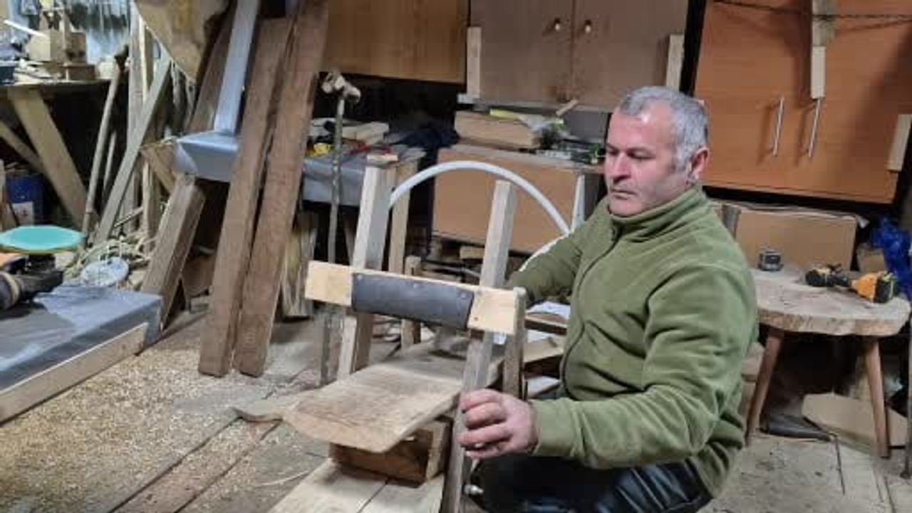 Düzce'de PVC Borulu Tahta Kayaklar İlgi Odağı