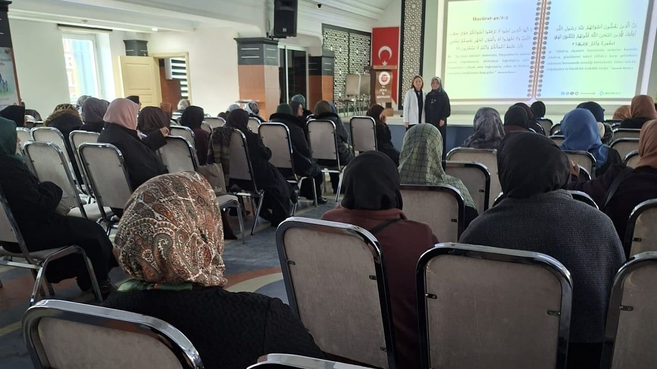 Düzce'de "Sağlıklı Menopoz Okulu" eğitimleri başladı