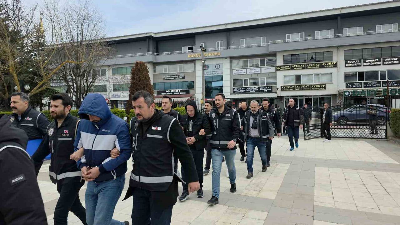 Düzce'de Sahte Kimlikle Arazi Dolandırıcılığı: 4 Kişi Tutuklandı