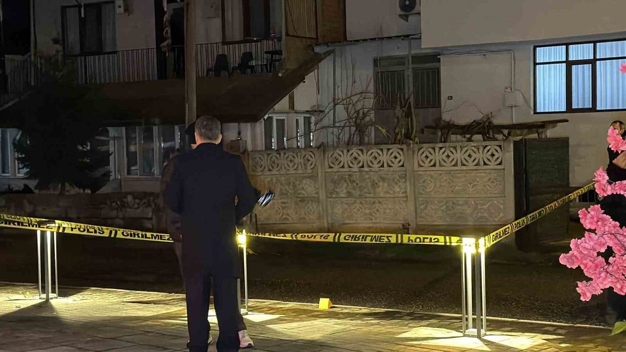 Düzce'de Sokakta Silahla Kendini Vuran E.S. Hayatını Kaybetti