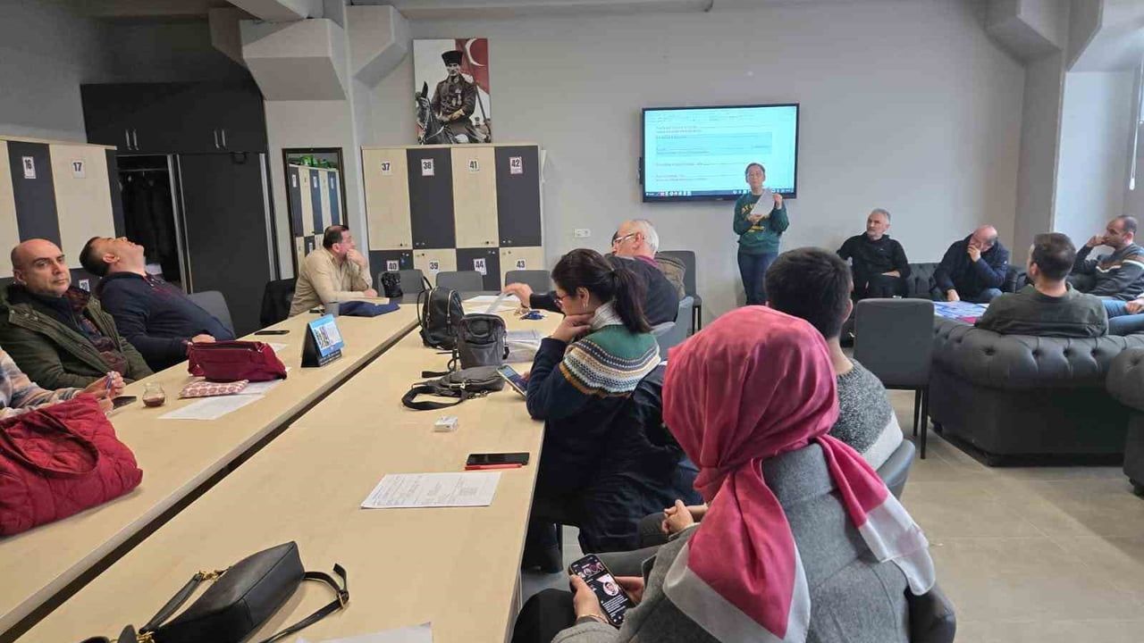 Düzce'de Türkiye Yüzyılı Maarif Modeli öğretmenlere aktarıldı