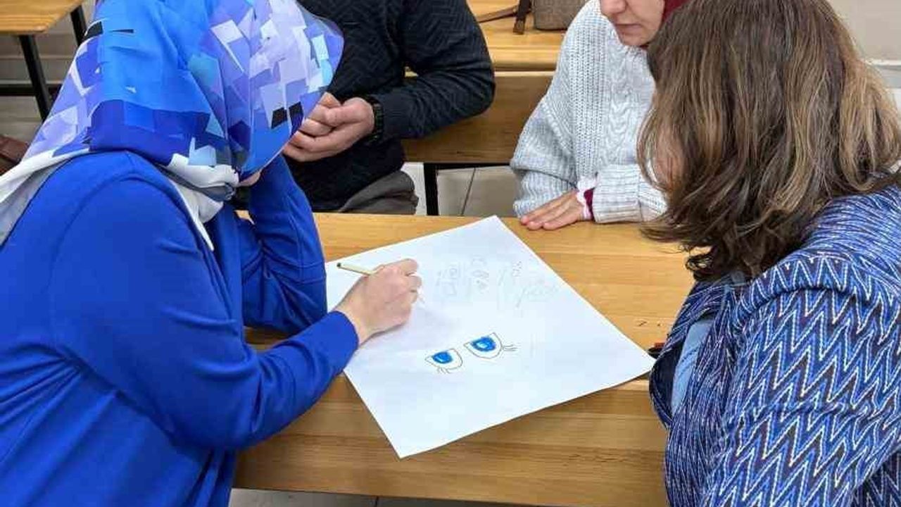 Düzce'de Veliler Sınıfa Oturdu: Biçimlendirici Değerlendirme Eğitimi Çilimli'de