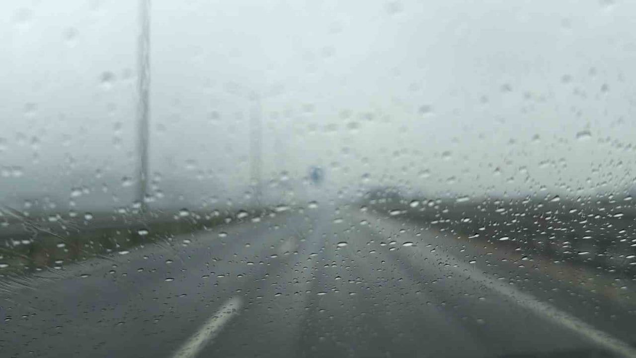 Düzce'de Yoğun Sis Ulaşımı Aksattı: Görüş 15 Metreye Düştü