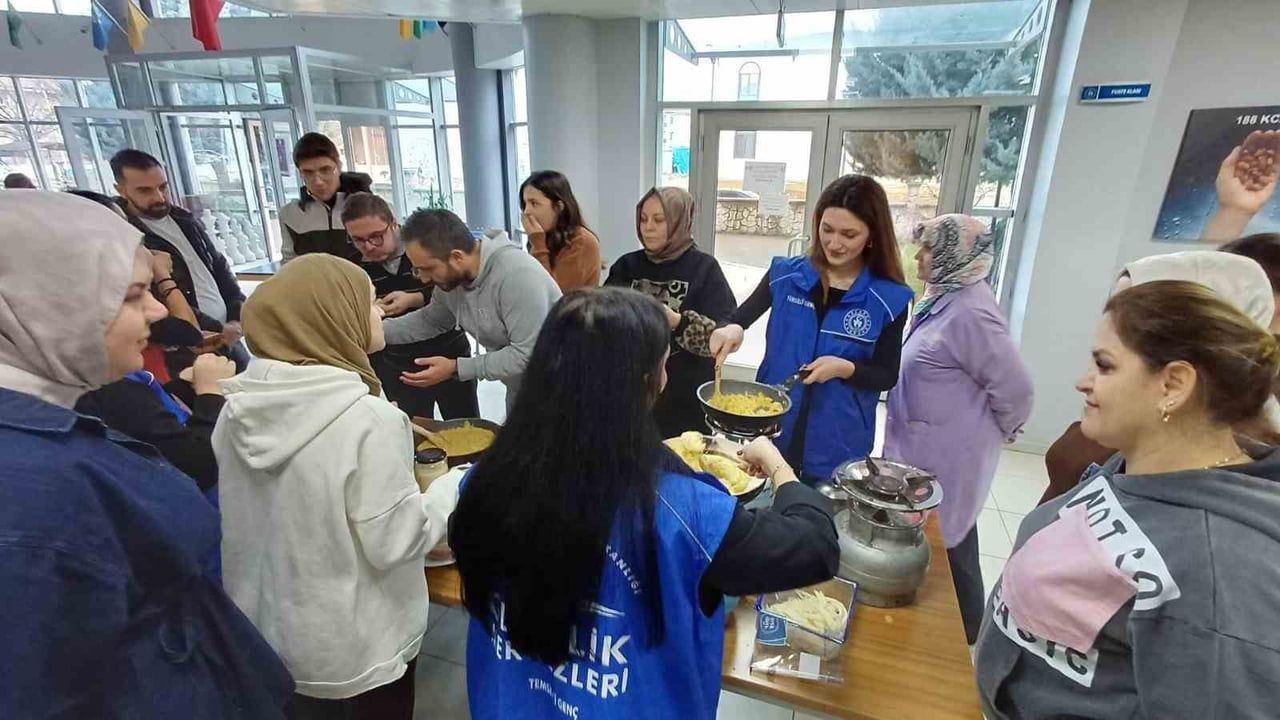 Düzce'de Yöresel Lezzetler Atölyesi'nde Kuymak Keyfi