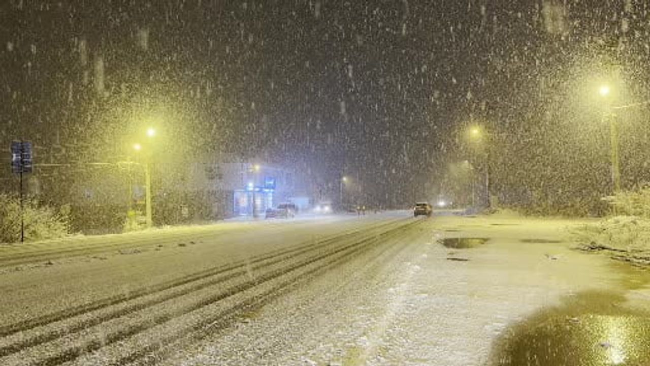 Düzce'de Yüksek Kesimlerde Kar Kalınlığı 10 Santimetreye Ulaştı