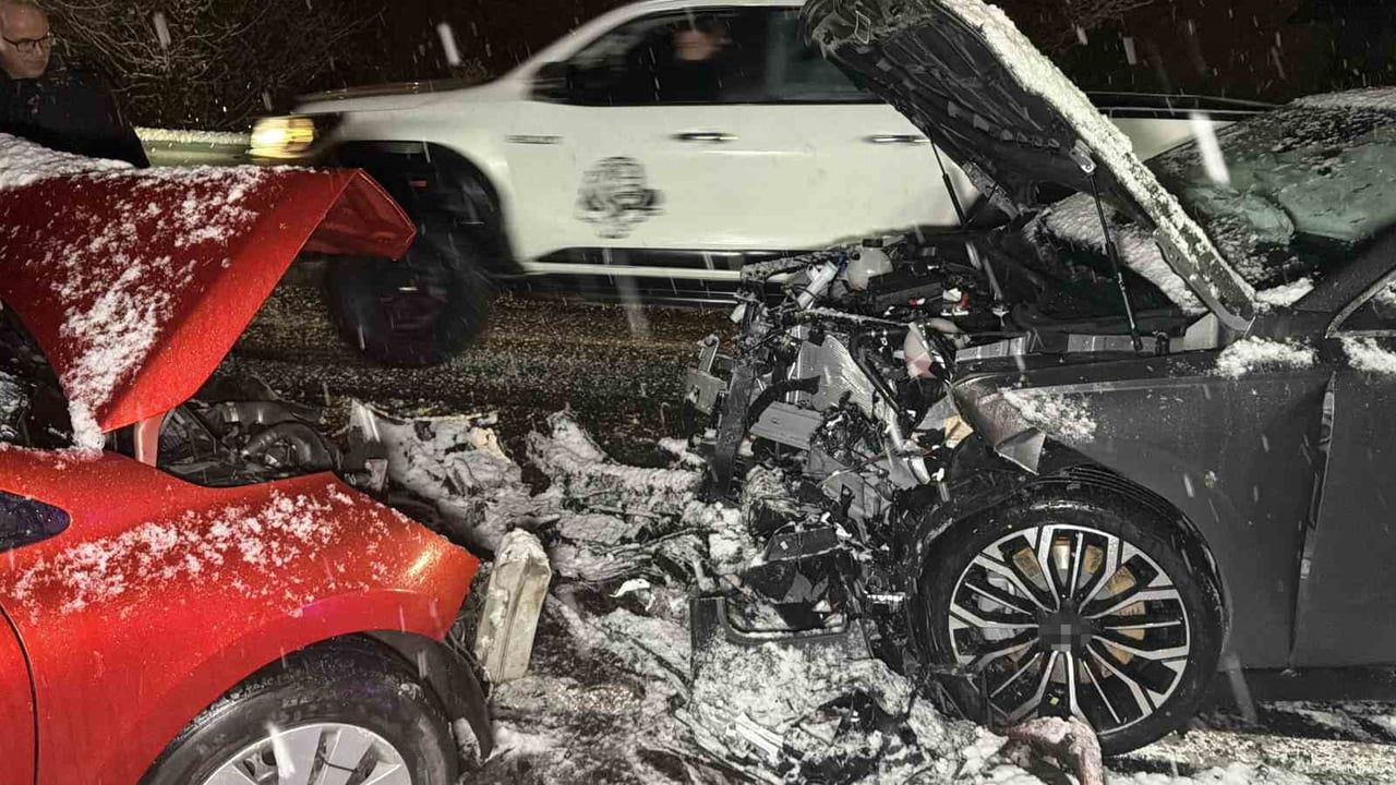 Düzce-Gölyaka yolunda kafa kafaya çarpışma: 7 yaralı