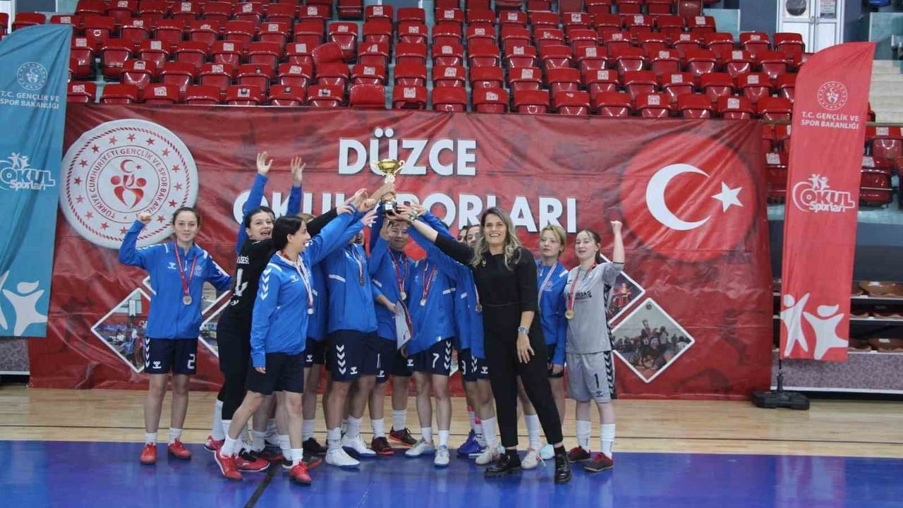 Düzce Spor Lisesi Genç Kızlar Futsal Şampiyonu