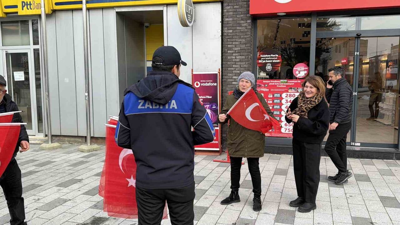 Düzce Türk Bayraklarıyla Kırmızı-Beyaza Büründü