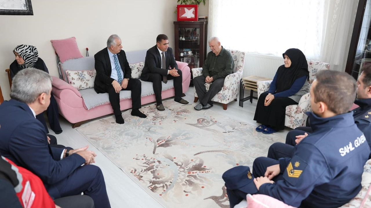 Düzce Valisi Selçuk Aslan'dan Şehit Polis Turgut Külünk'ün Ailesine Veda Ziyareti