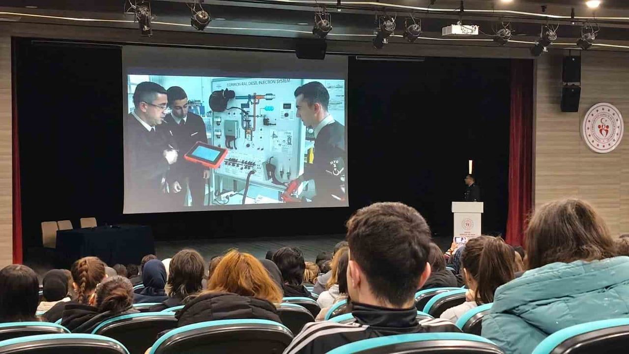 Düzceli Öğrencilere MSÜ ve Askerlik Mesleği Tanıtıldı