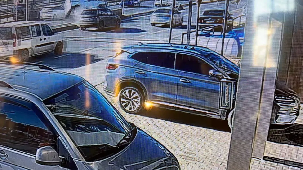 E-5 Saadetdere’de Trafiği Kilitleyen Kaza: 35 MCA 798 Plakalı Araç Yan Yattı