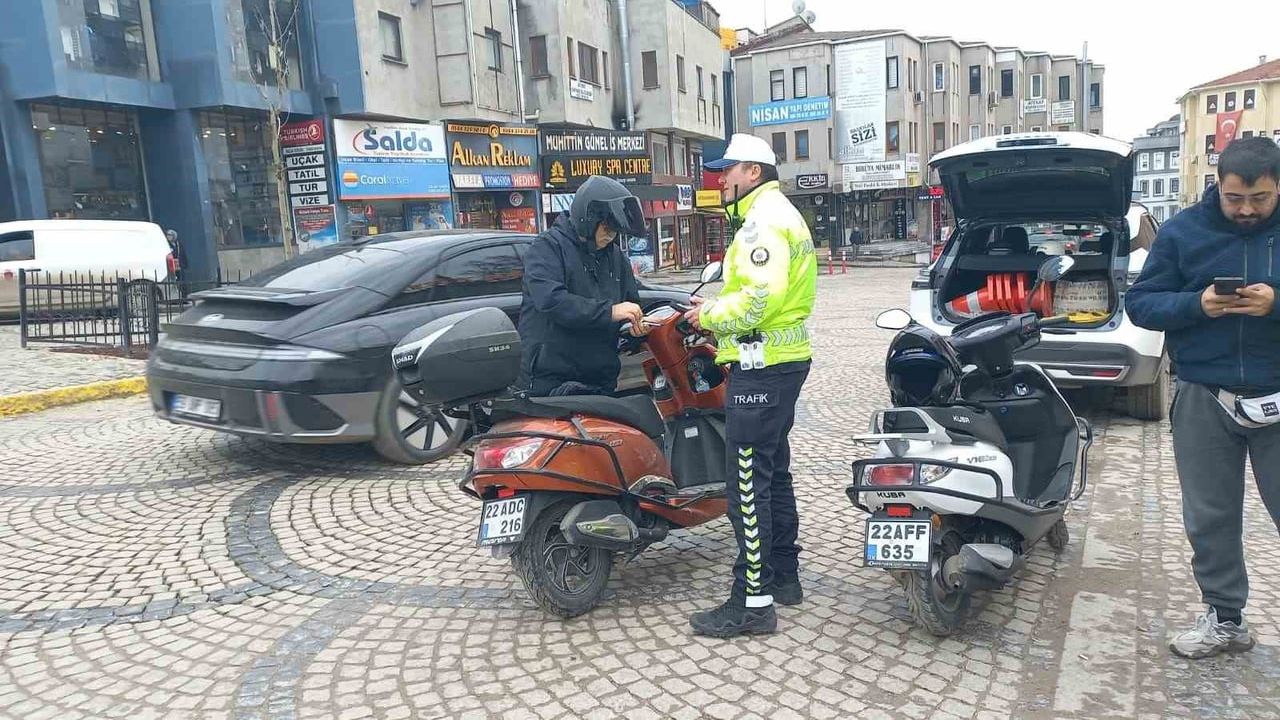 Edirne’de Motosiklet Denetimi: Kask, Ehliyet ve Ruhsat Kontrolleri