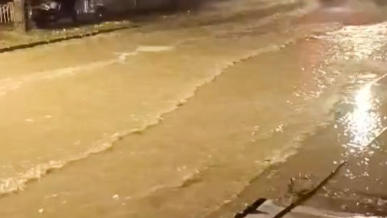 Edirne'de Sağanak: Cadde ve Sokaklar Göle Döndü