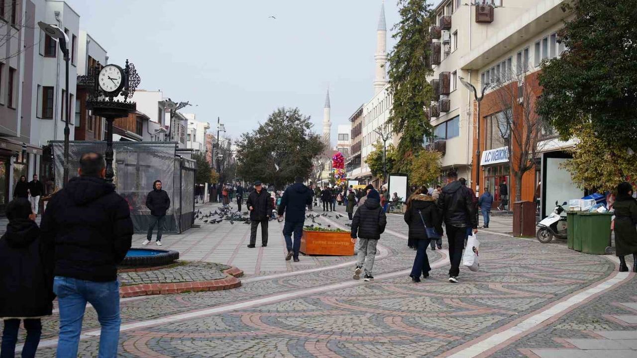 Edirne'de 'Sosyete Pazarı' Ulus Pazarı'nın Kapatılması Esnafı Ayağa Kaldırdı