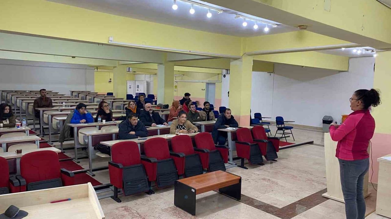 Edremit MYO'da Hijyen Eğitimi: Öğrencilere 5 Yıllık Hijyen Belgesi